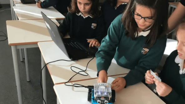 Planalto - O que aprendem as nossas alunas do 3º e 4º ano nas aulas de Robótica?